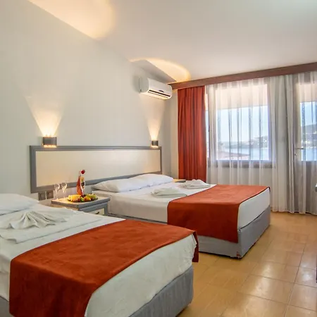 Oscar Seaside & Spa מלון 4*