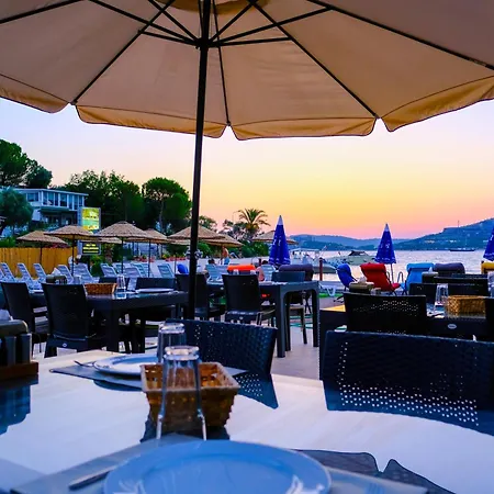 Oscar Seaside & Spa Hotel 4*