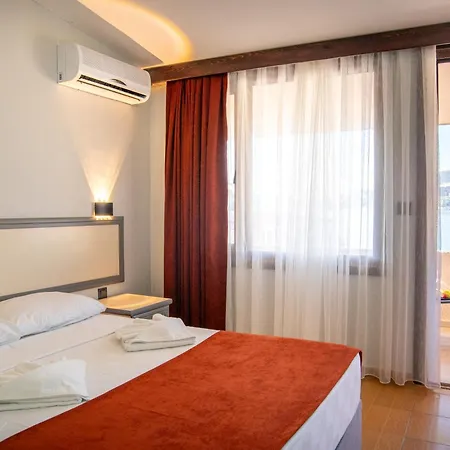 Отель Oscar Seaside & Spa 4*