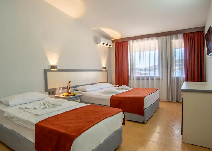 Oscar Seaside & Spa Hotel 4*